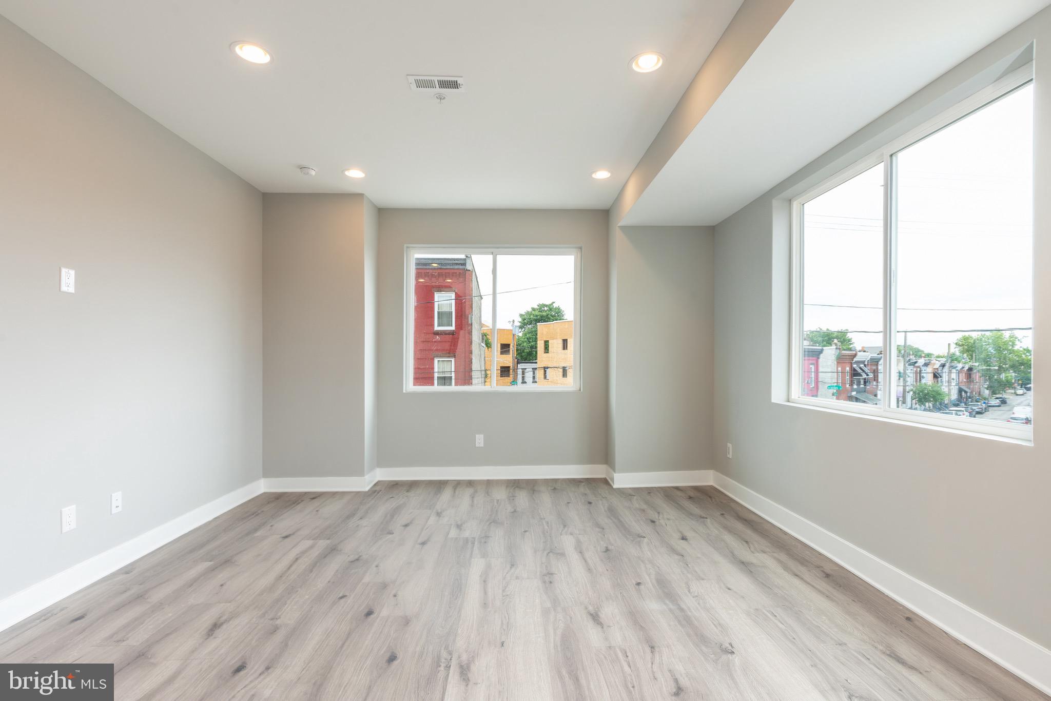 2729 W Glenwood Ave #B