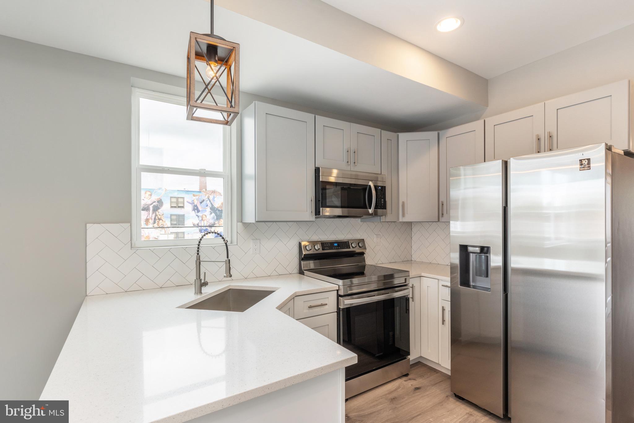 2729 W Glenwood Ave #B