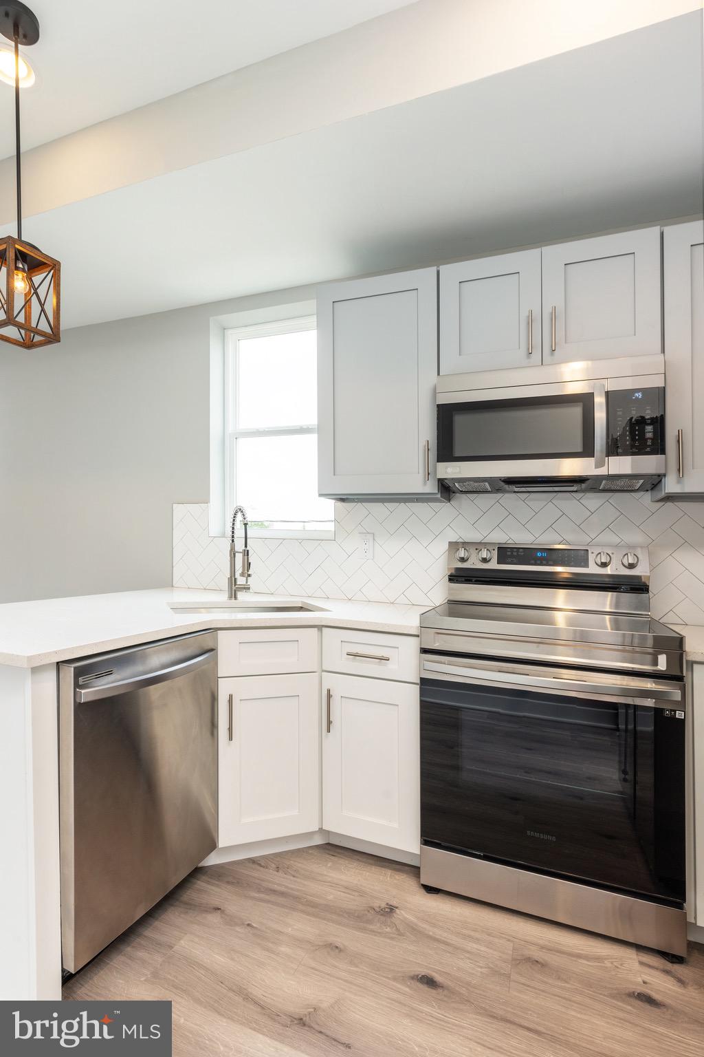 2729 W Glenwood Ave #B