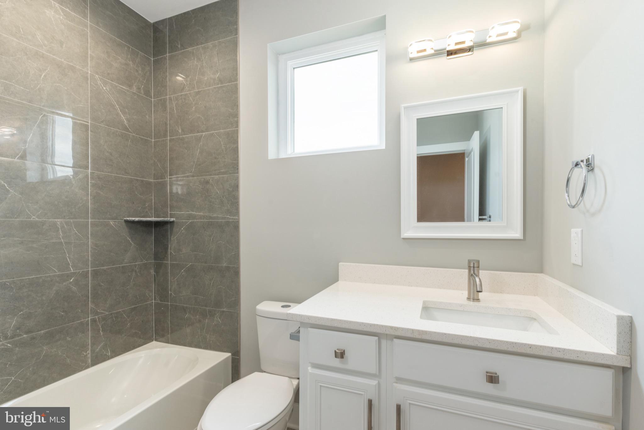 2729 W Glenwood Ave #B