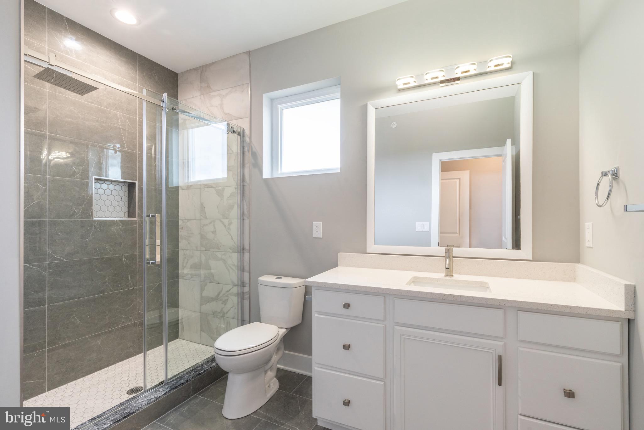 2729 W Glenwood Ave #B