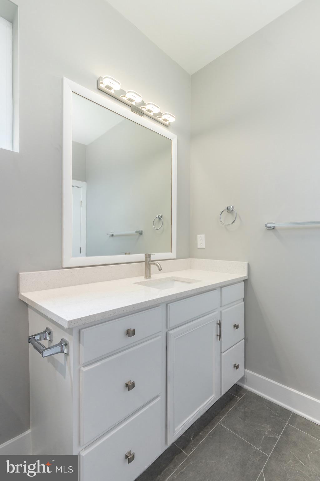 2729 W Glenwood Ave #B