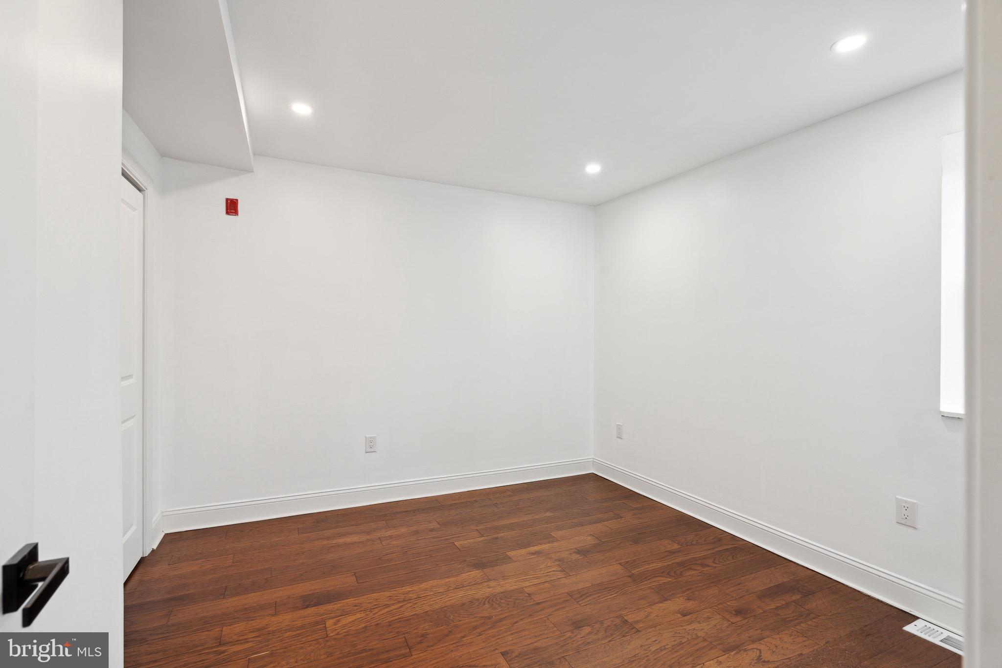 835 Corinthian Ave #1