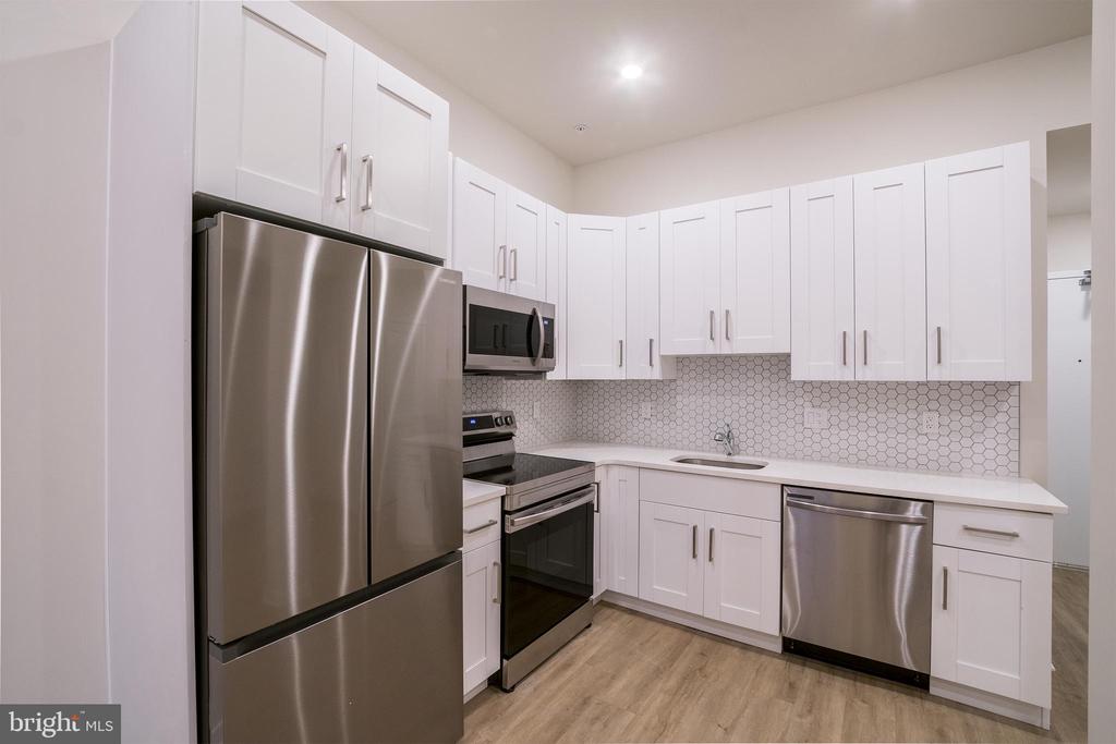 1330 S PATTON ST #UNIT 106