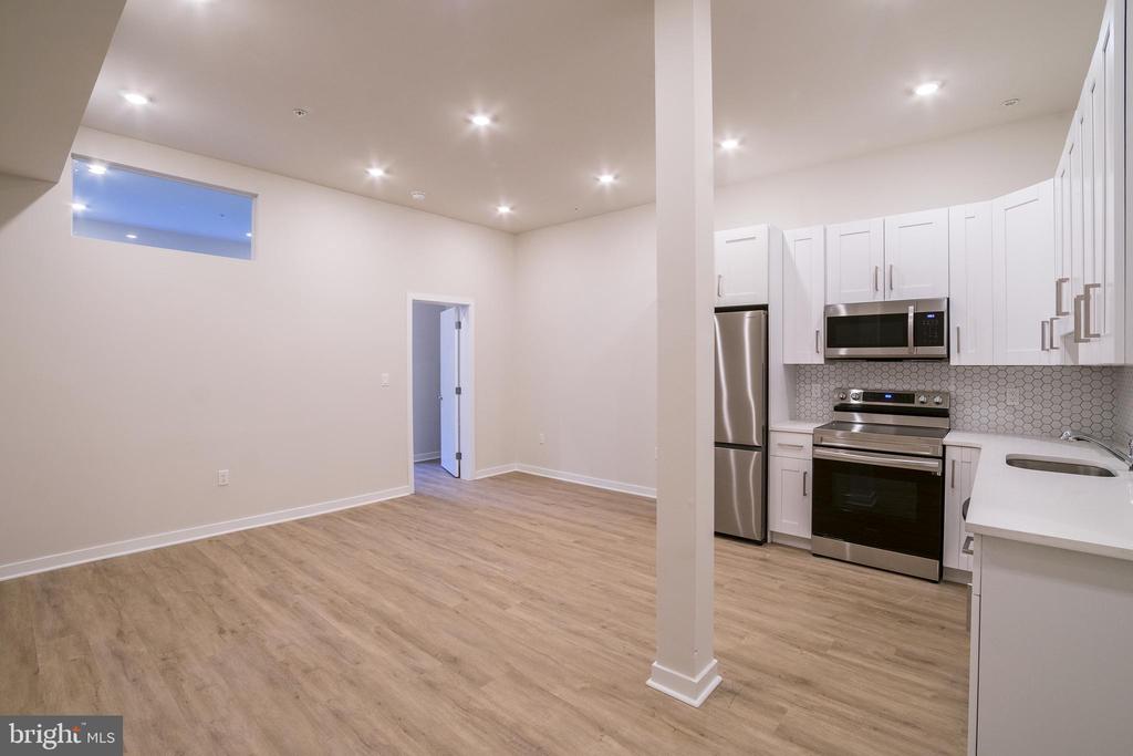 1330 S PATTON ST #UNIT 106