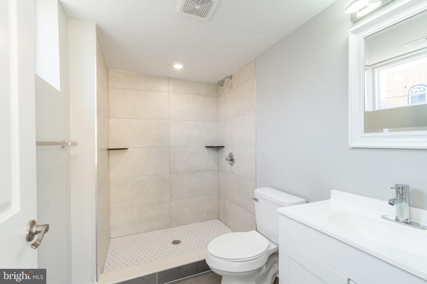 2500 N Mascher St #9