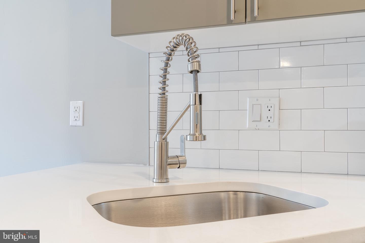 2500 N Mascher St #9