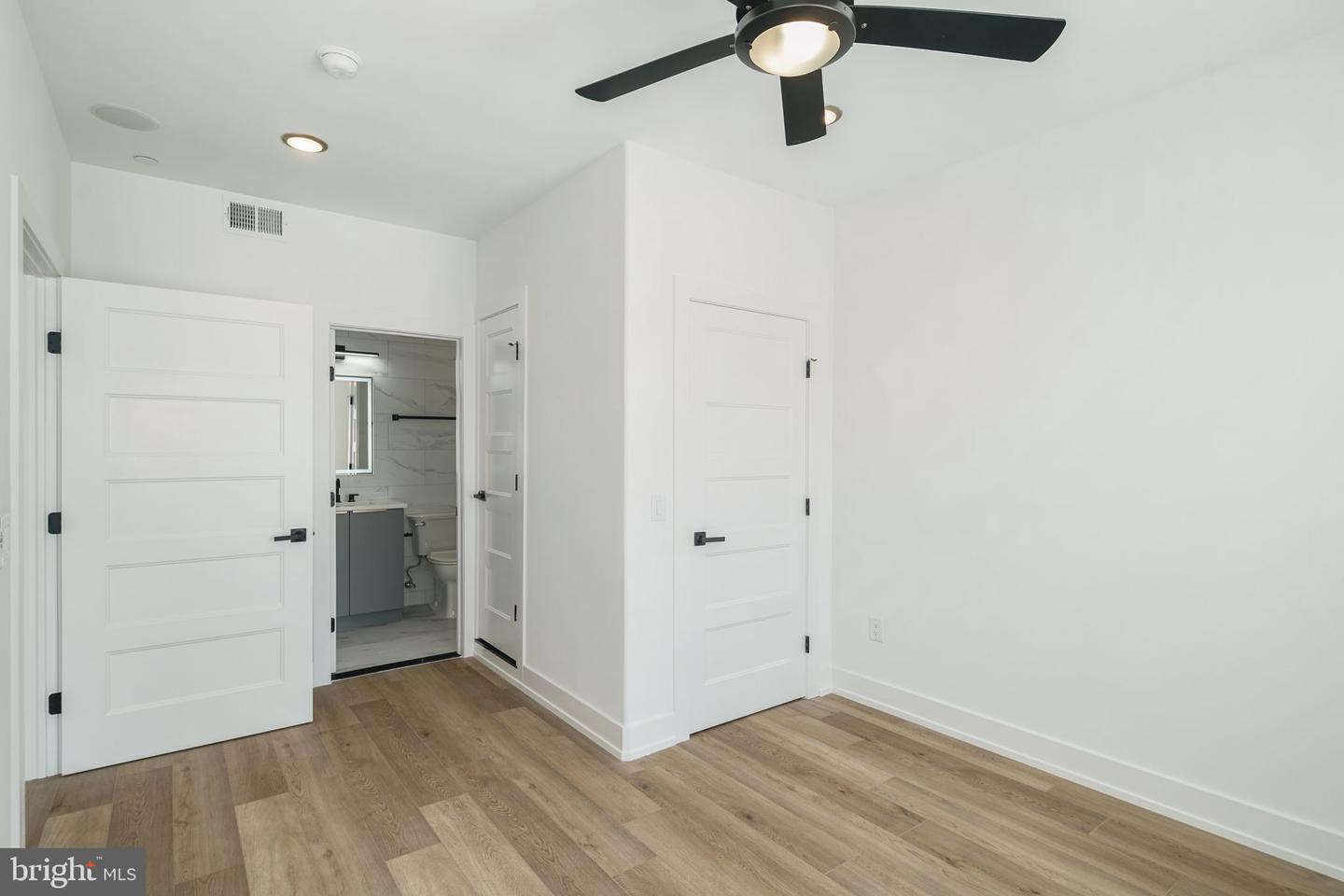 2000 N Front St #7