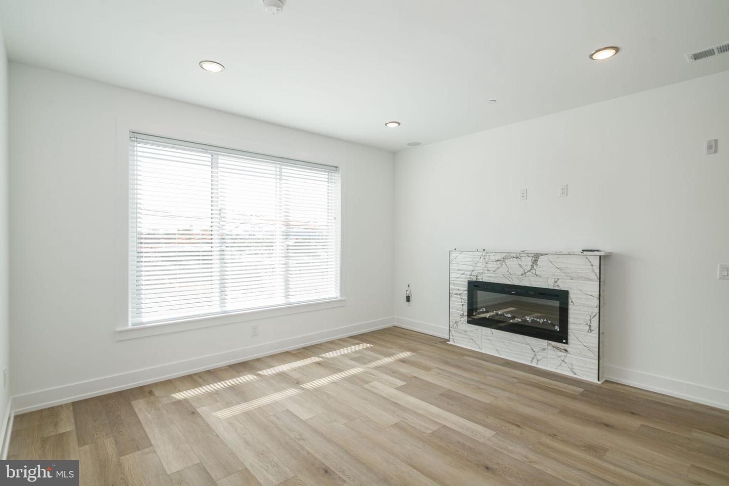2000 N Front St #7