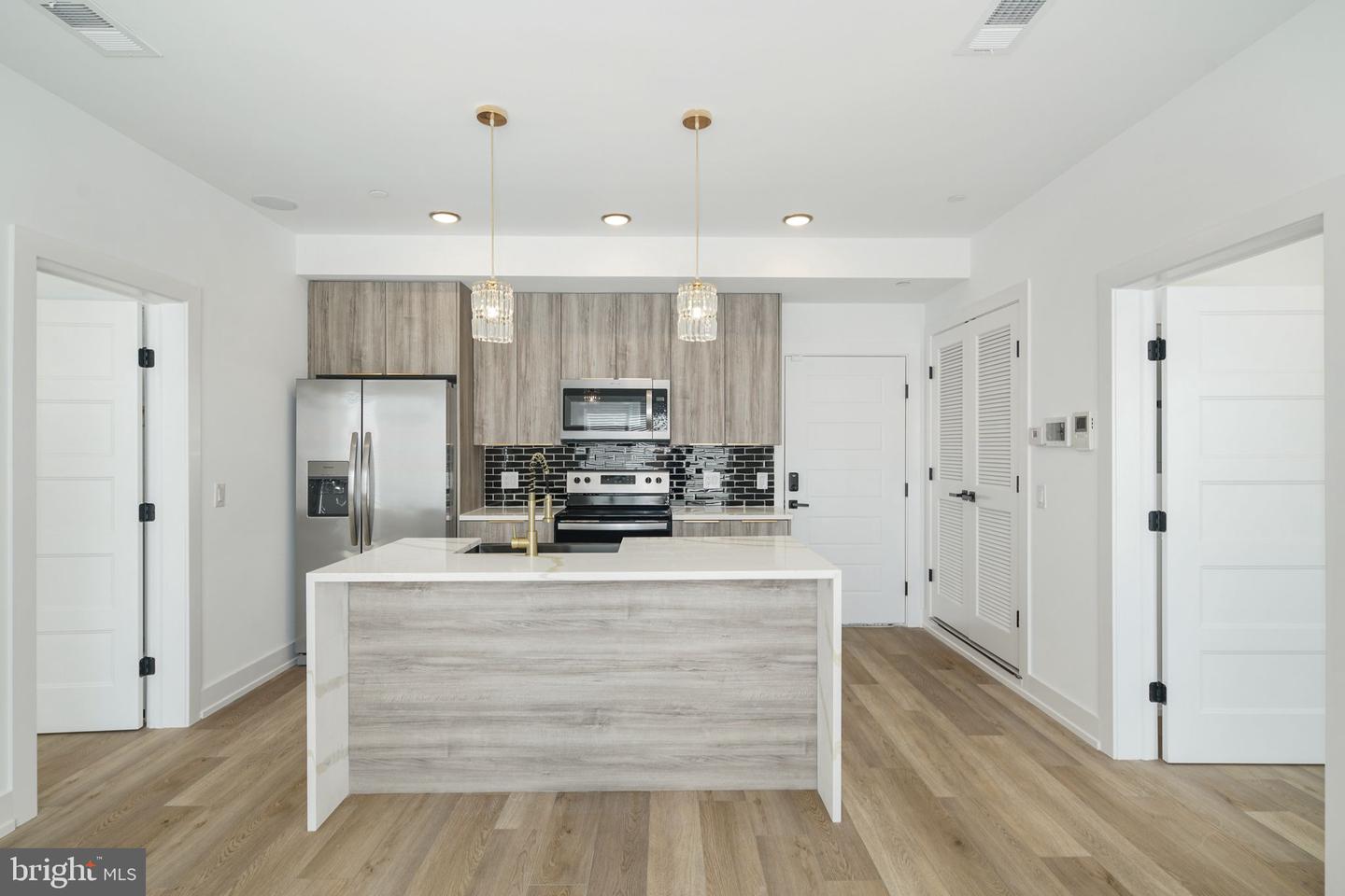 2000 N Front St #7