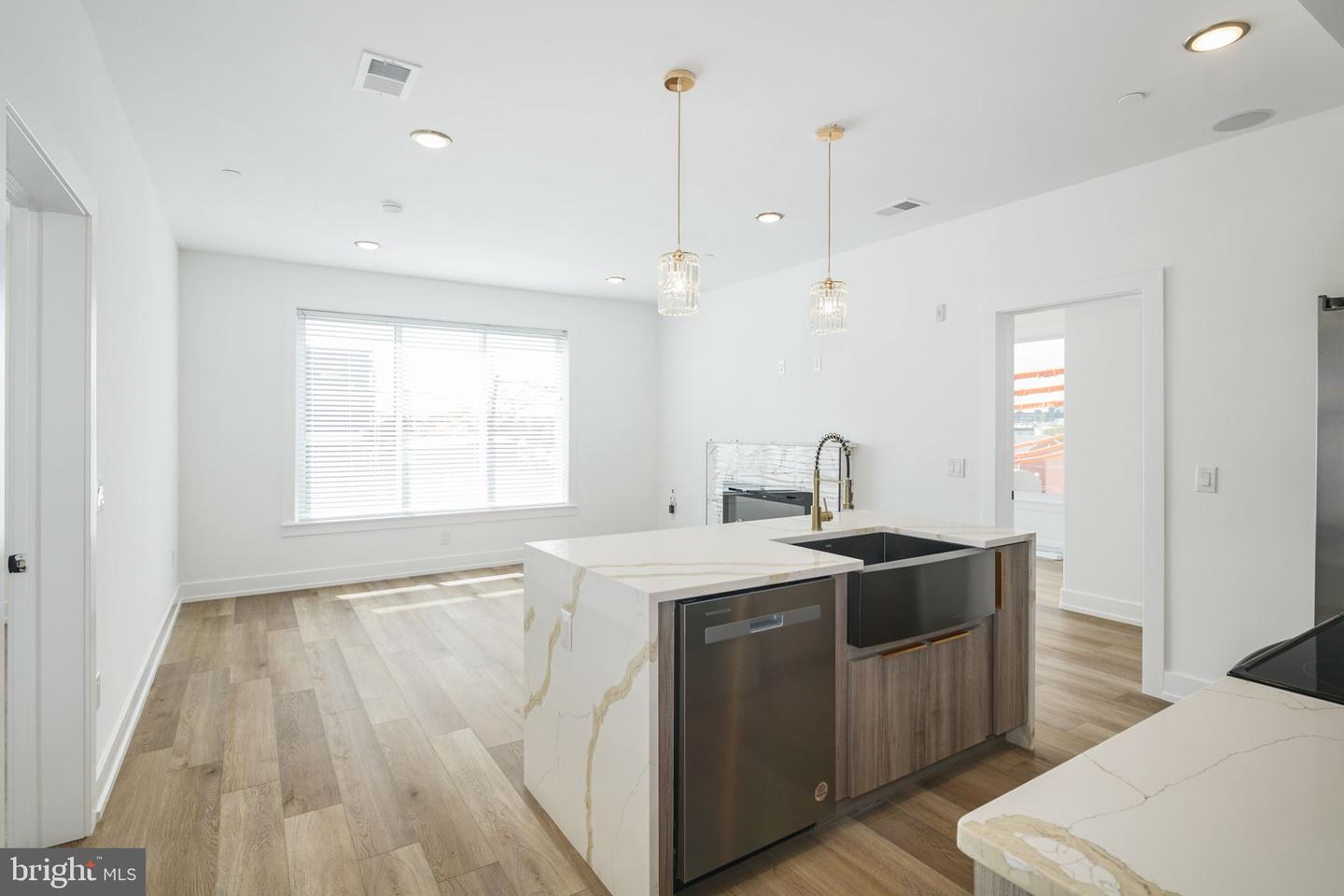2000 N Front St #7