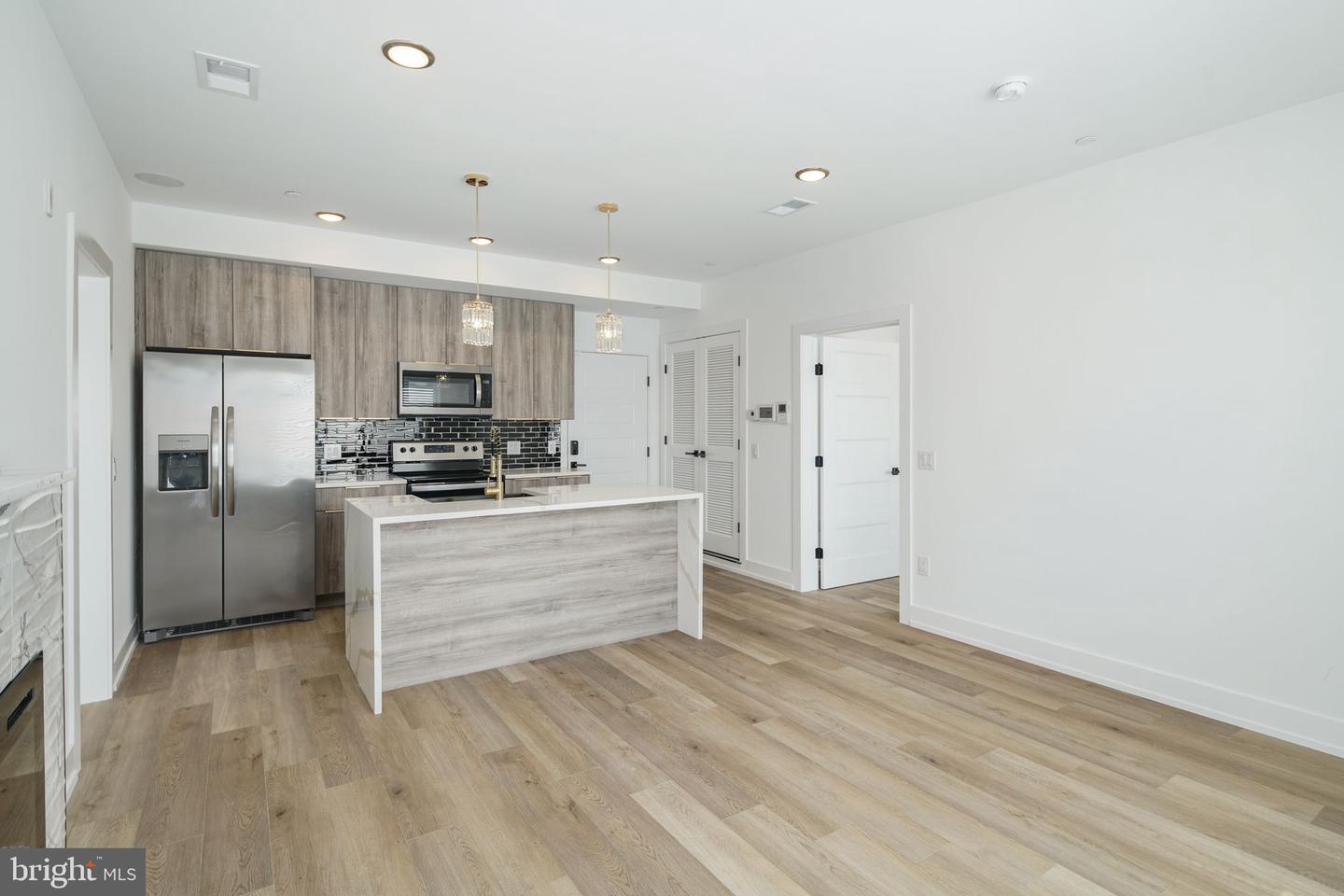 2000 N Front St #7