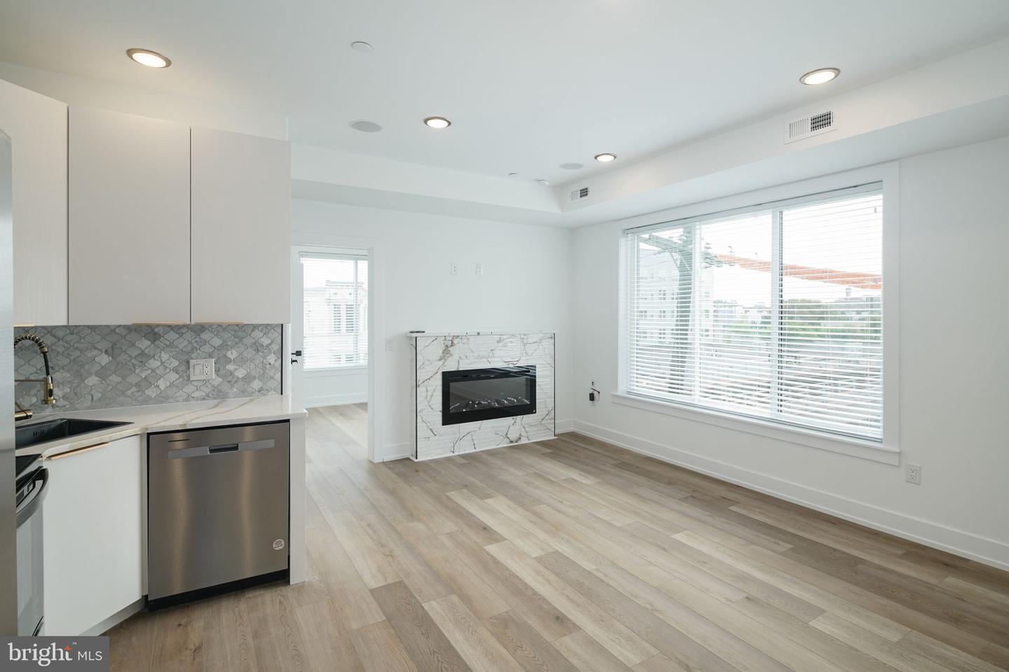2000 N Front St #20
