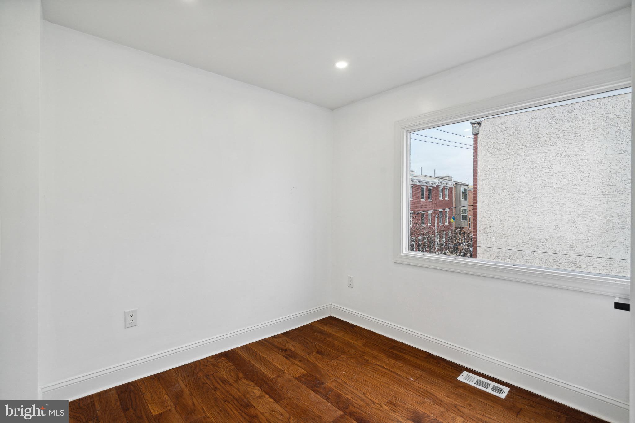 835 Corinthian Ave #4