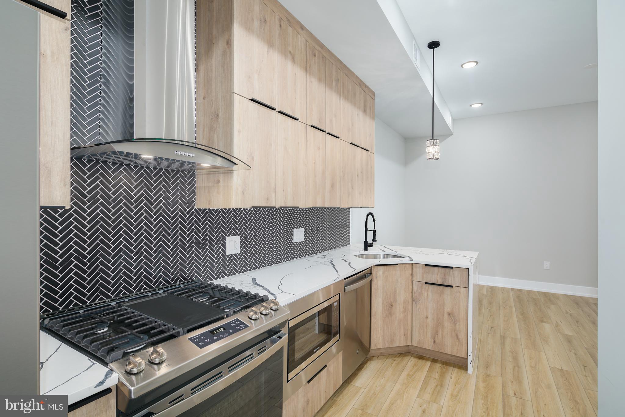 1341 N Randolph St #2