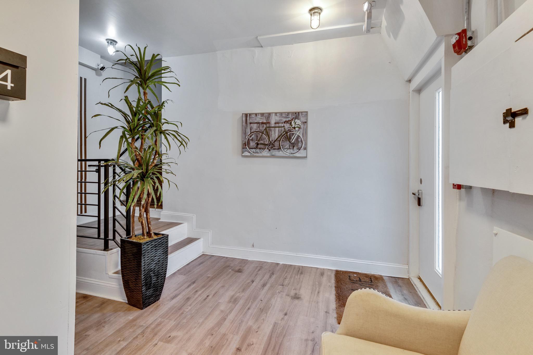 835 CORINTHIAN AVE #3