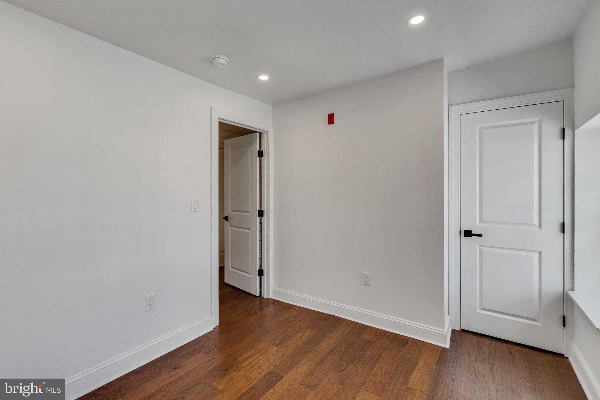 835 CORINTHIAN AVE #3