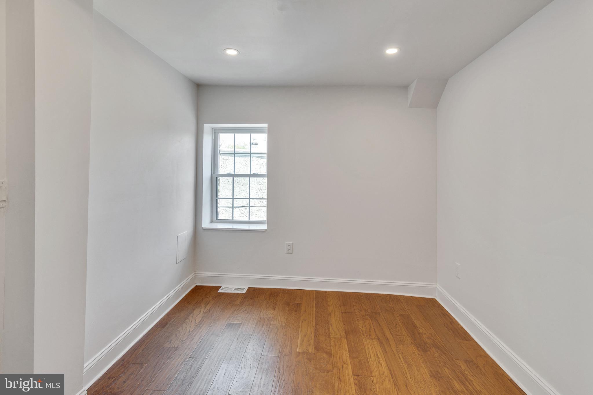 835 CORINTHIAN AVE #3