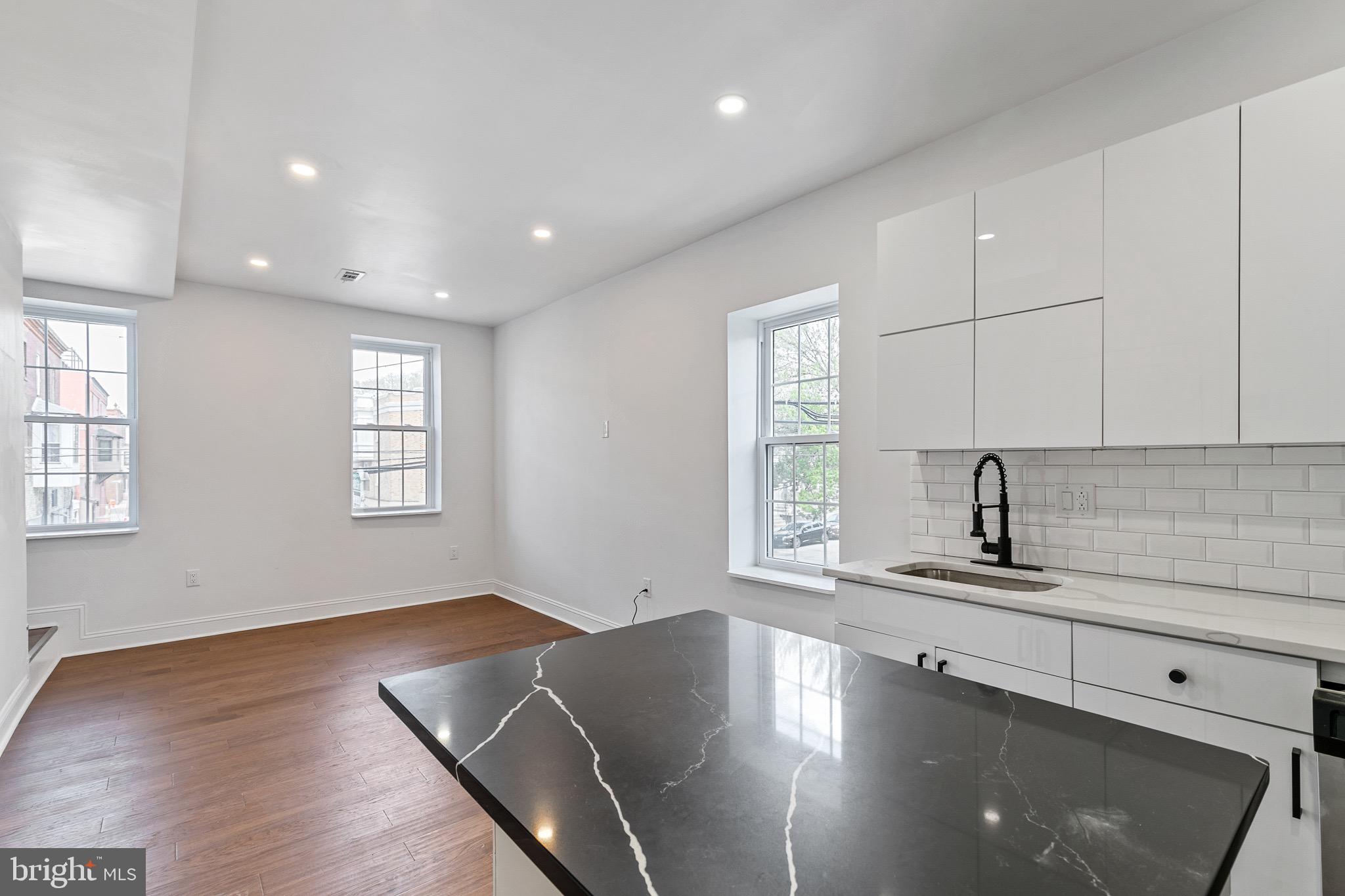 835 CORINTHIAN AVE #3