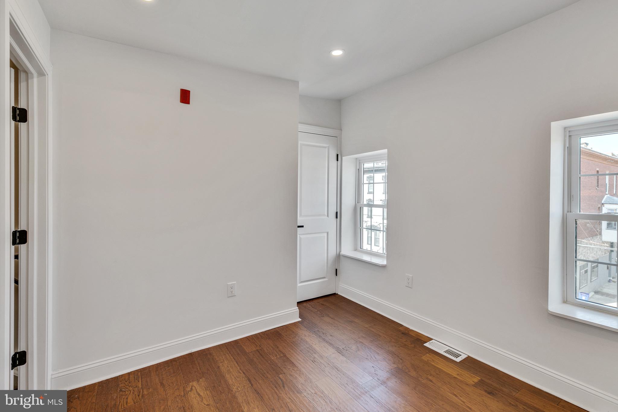 835 CORINTHIAN AVE #3