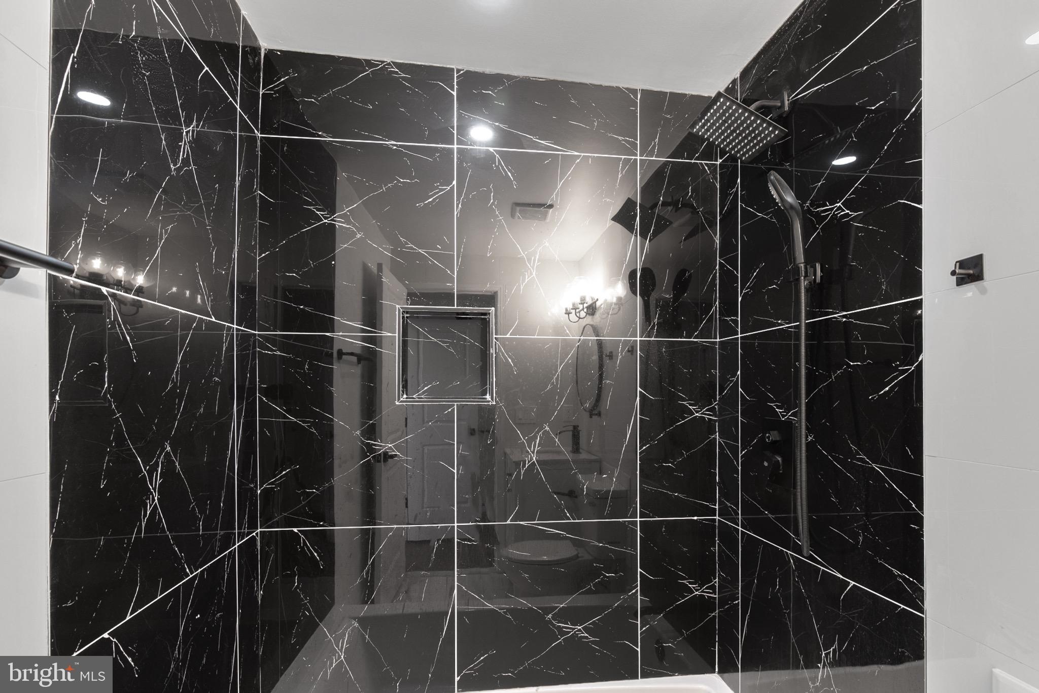 835 CORINTHIAN AVE #3