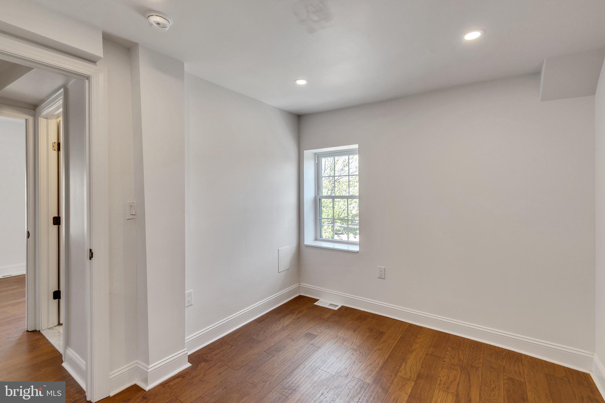 835 CORINTHIAN AVE #3