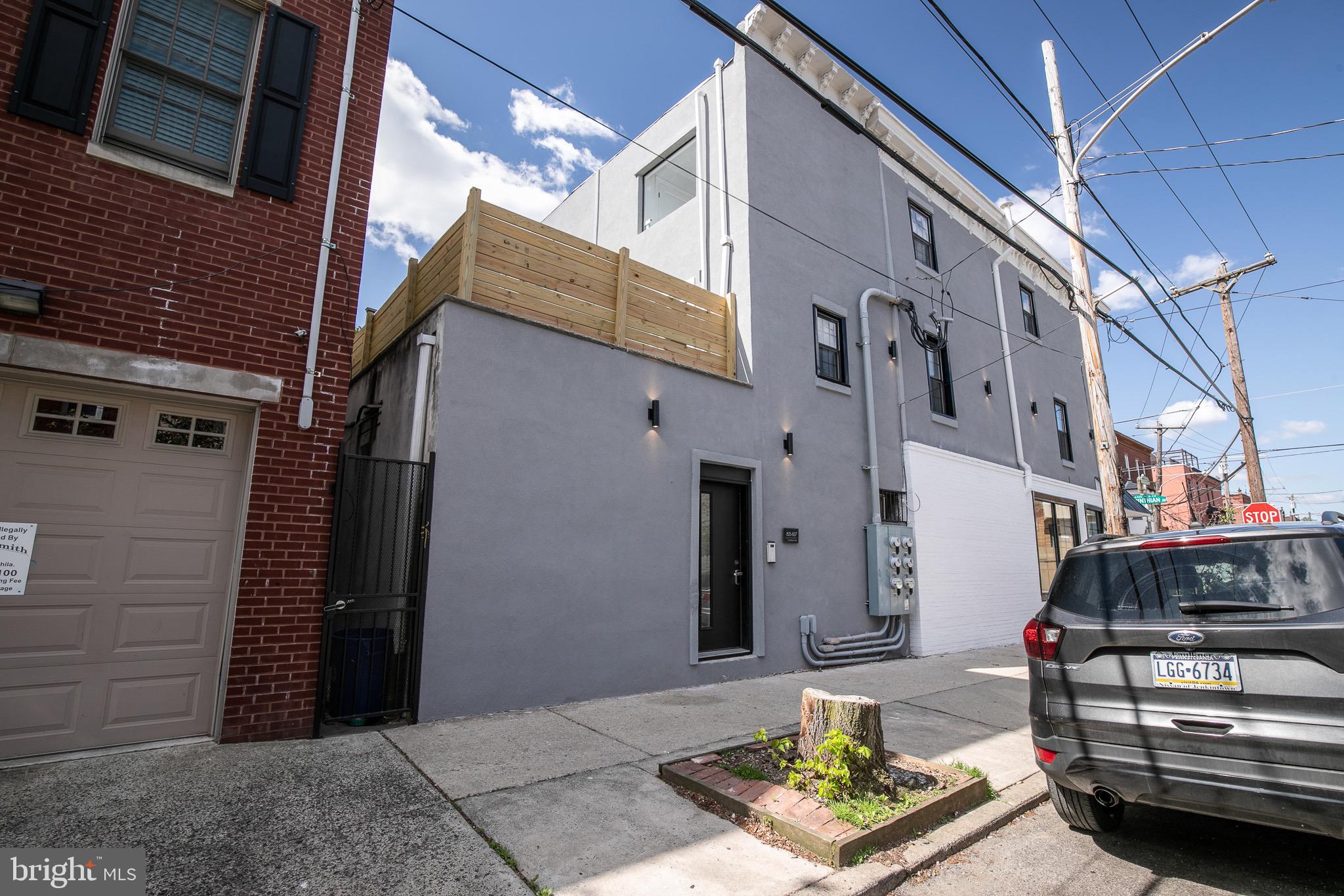 835 CORINTHIAN AVE #3