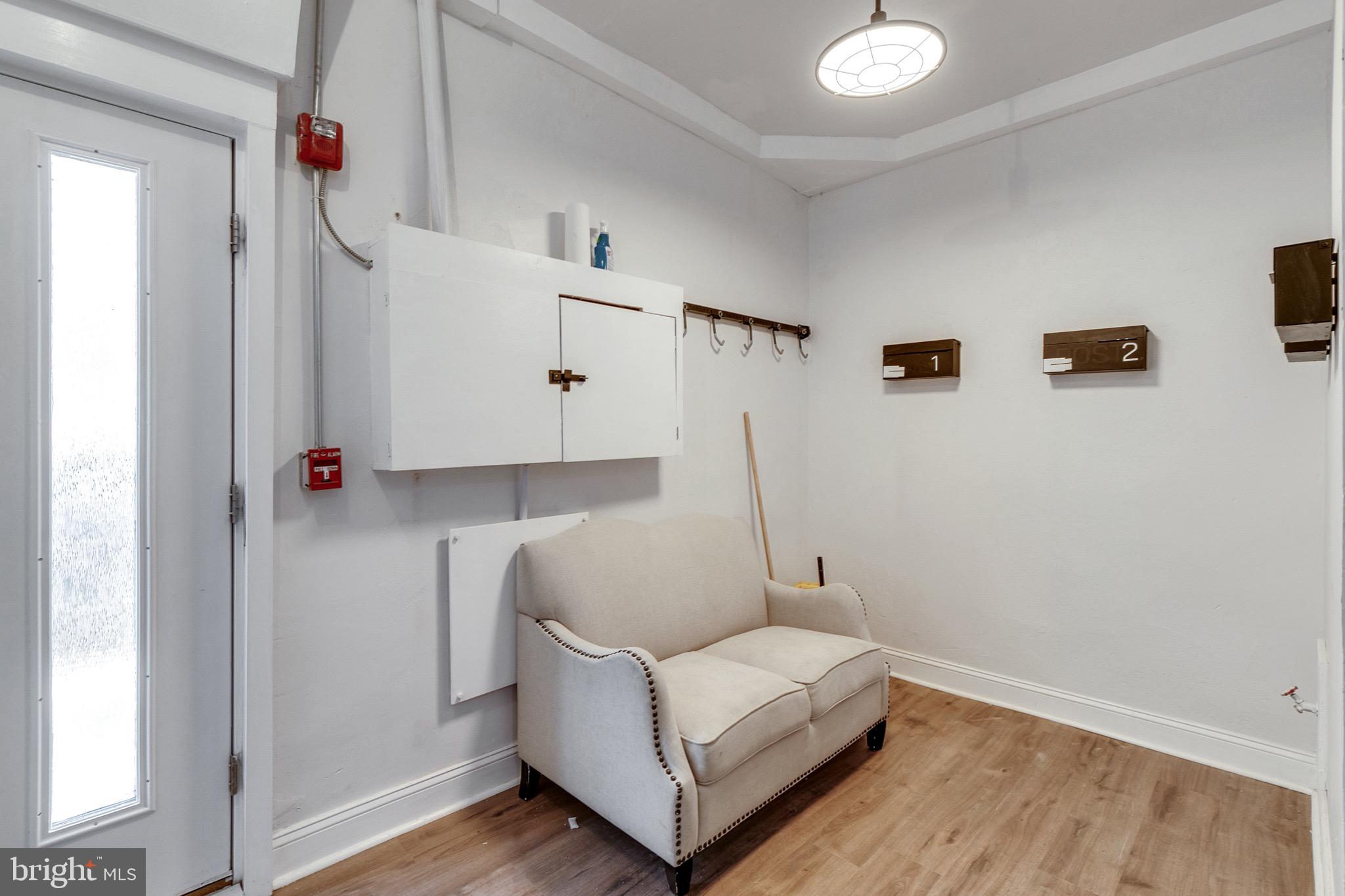 835 CORINTHIAN AVE #3