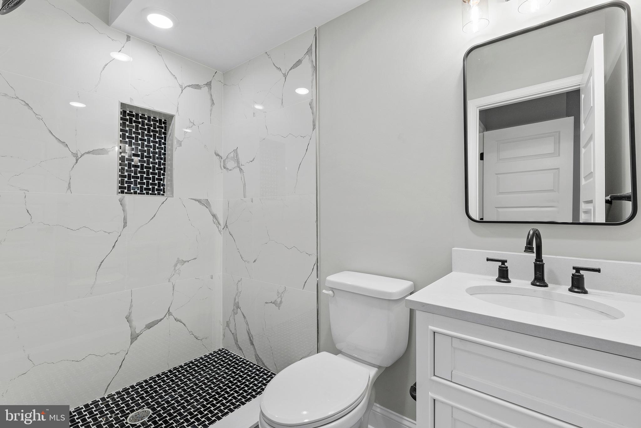 3921 Mount Vernon St #2