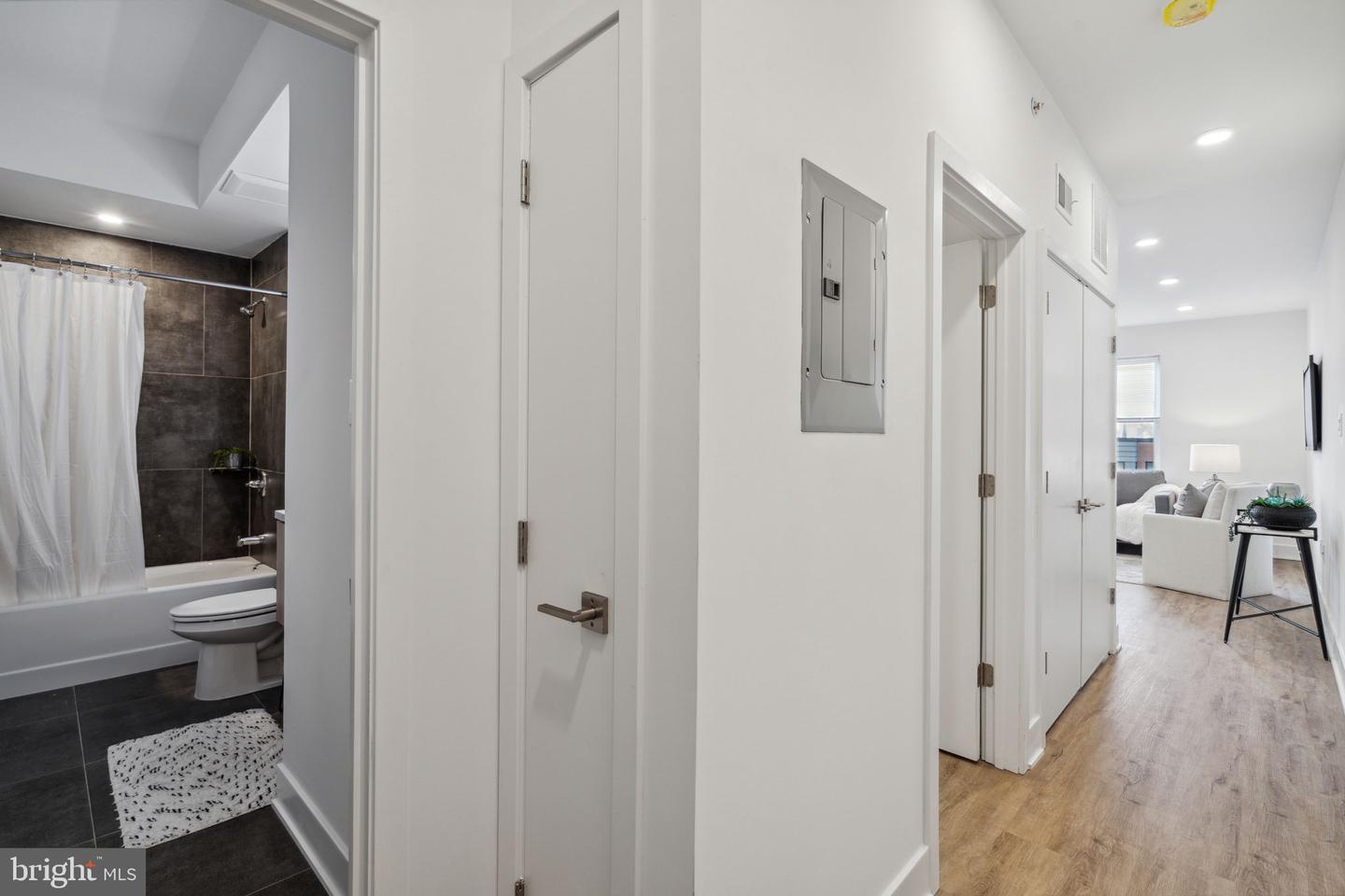 1201 W GIRARD AVE #ONE BEDROOM