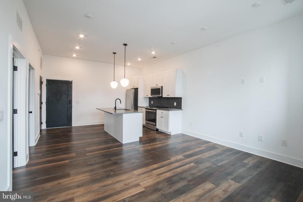 2940 W THOMPSON ST #UNIT 403