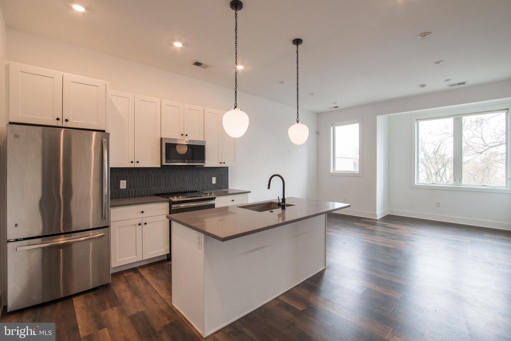 2940 W THOMPSON ST #UNIT 403