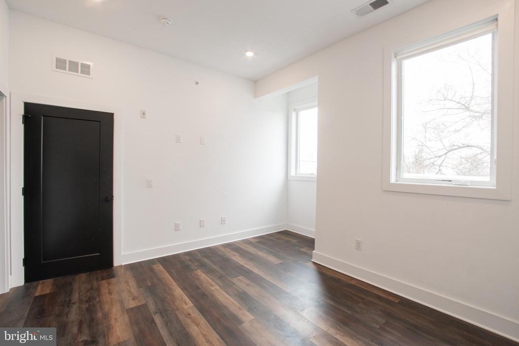 2940 W THOMPSON ST #UNIT 403
