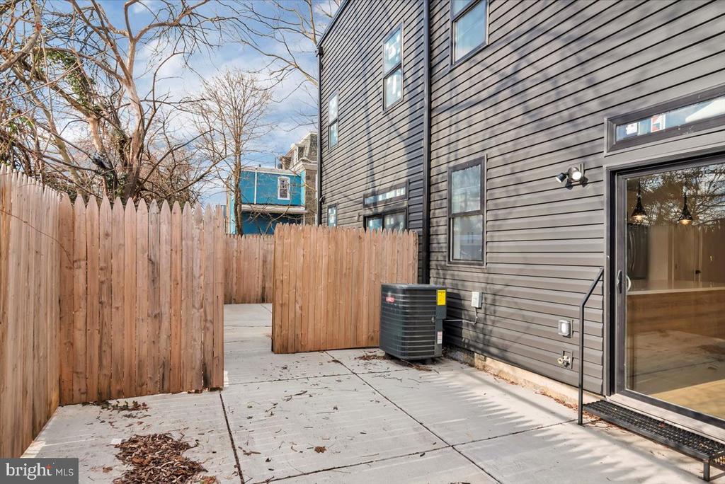 54 E Pastorius St