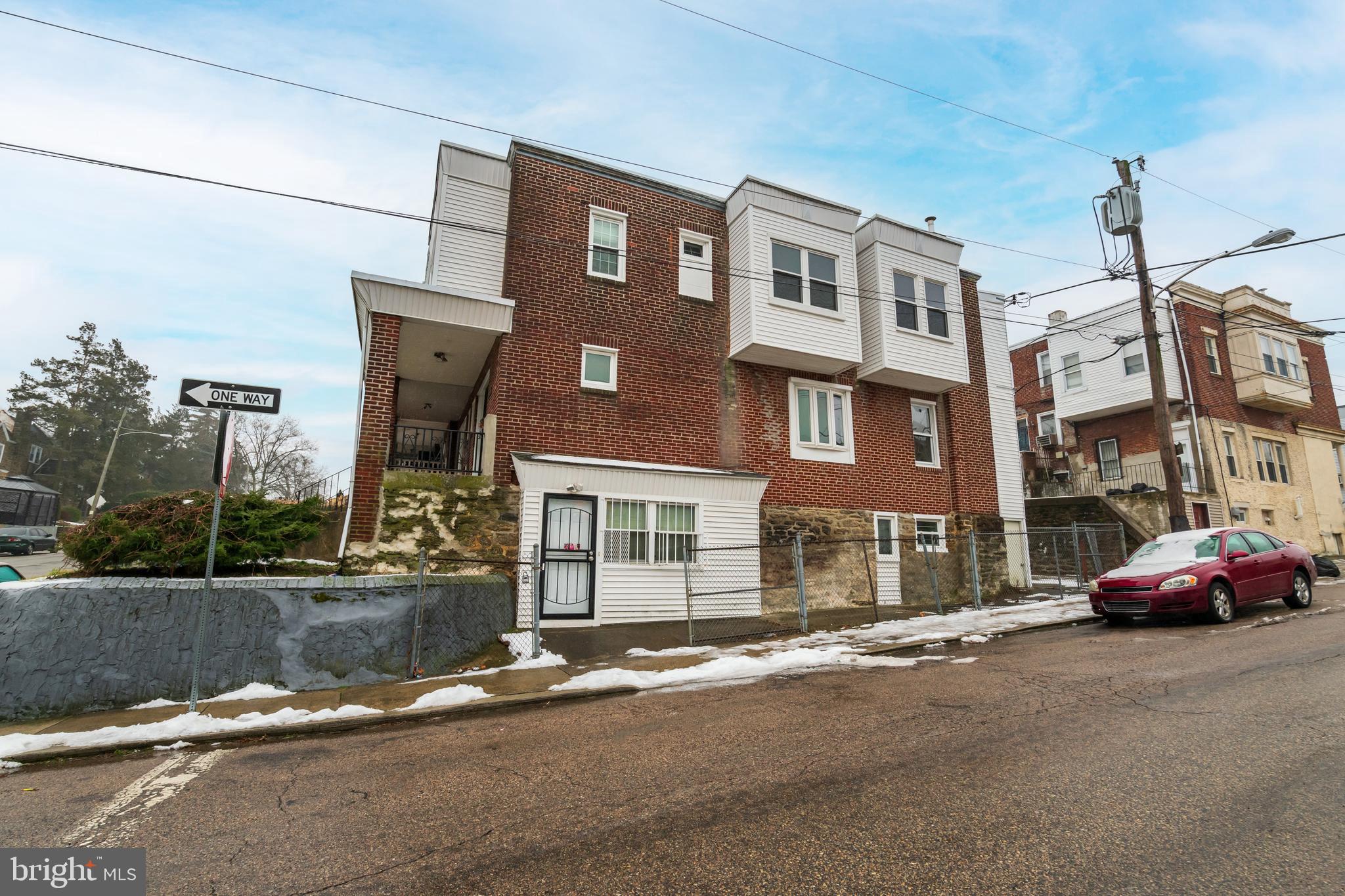 5774 N 20TH ST #LOWER UNIT