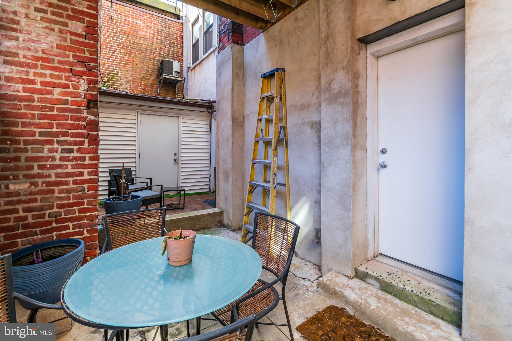 927 N 2nd St #1st Fl