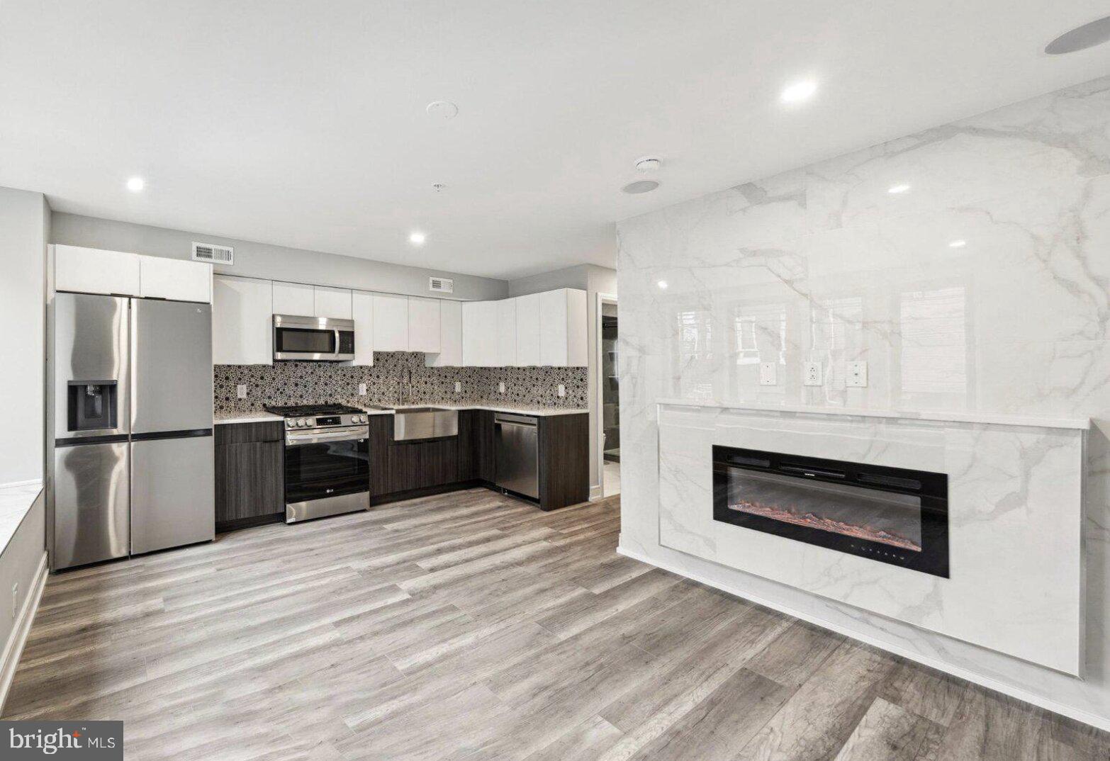 2732 FRANKFORD AVE