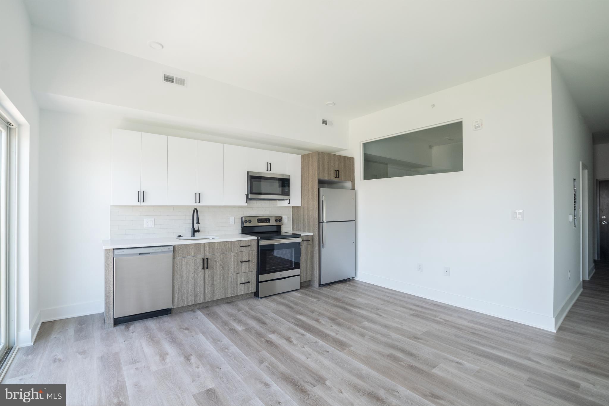 1420 POINT BREEZE AVE #UNIT 201