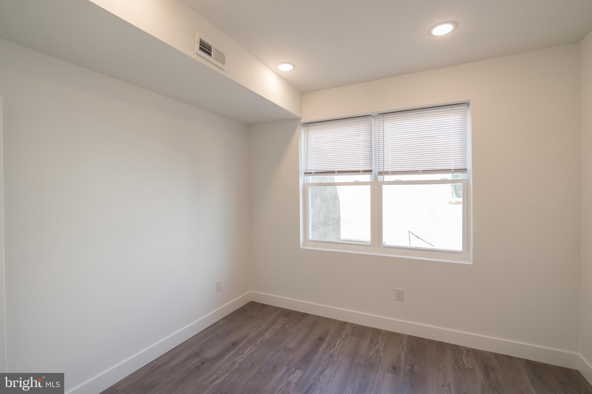 1709 SNYDER AVE #UNIT 1