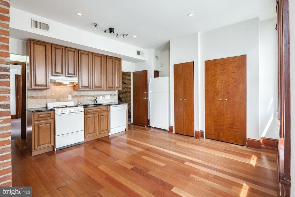 2739 W GIRARD AVE #UNIT 2F