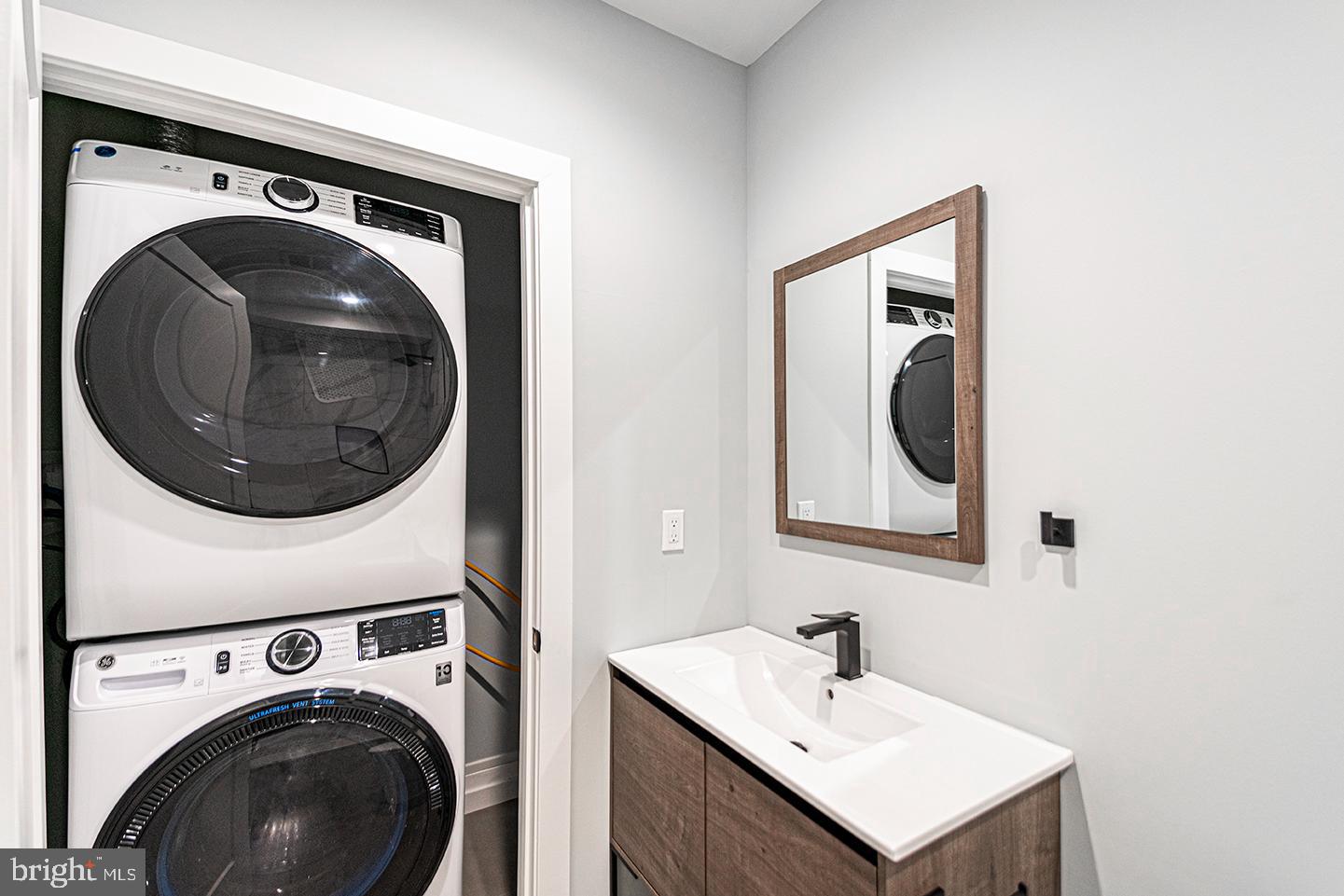 526 BROWN ST #UNIT 205