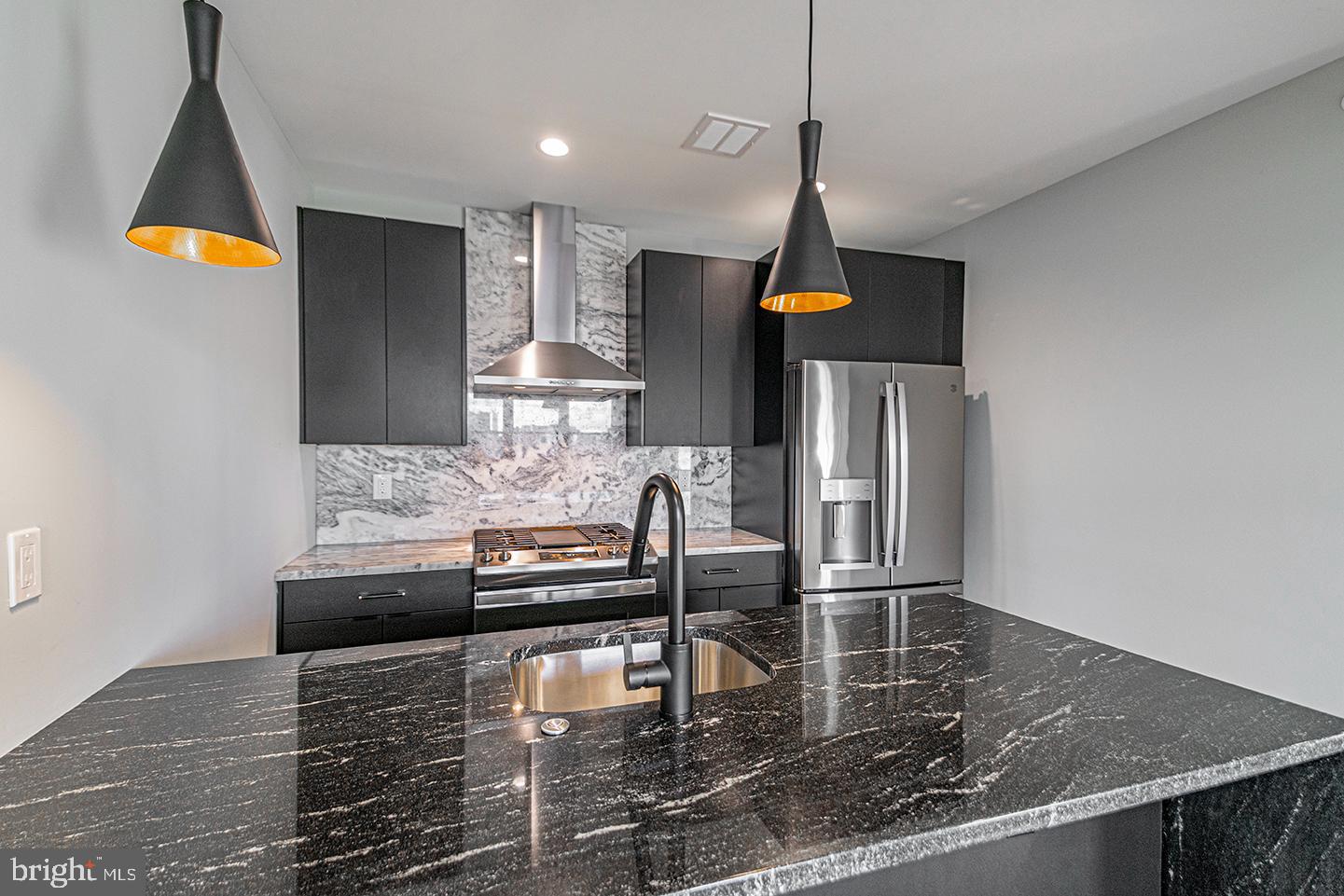 526 BROWN ST #UNIT 205