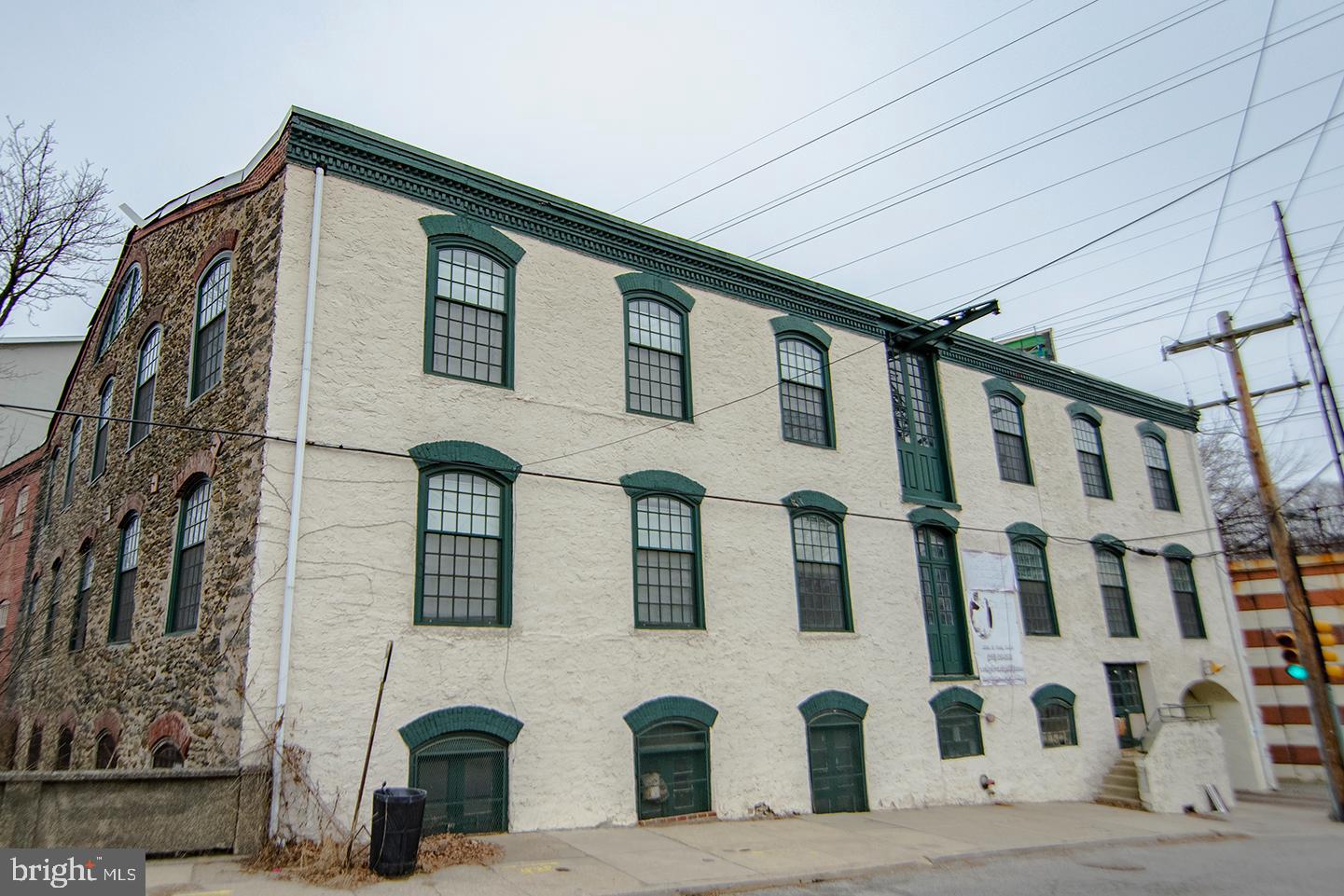 4 LEVERINGTON AVE #UNIT 207