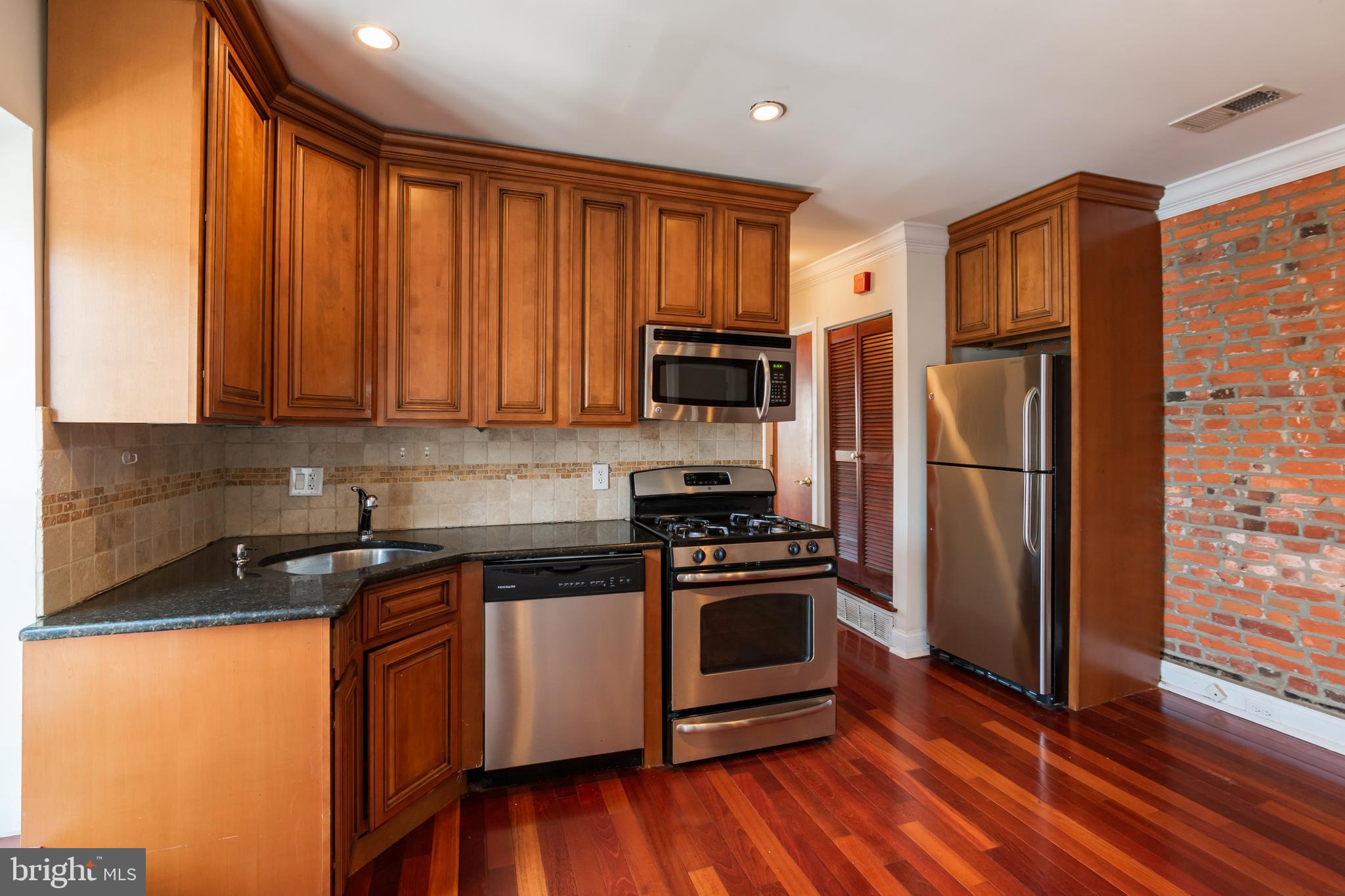 2739 W GIRARD AVE #UNIT 3R