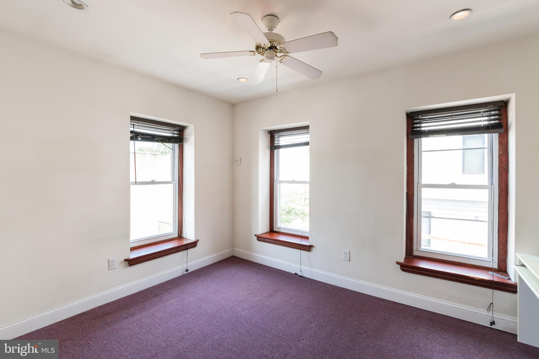2739 W GIRARD AVE #UNIT 3R