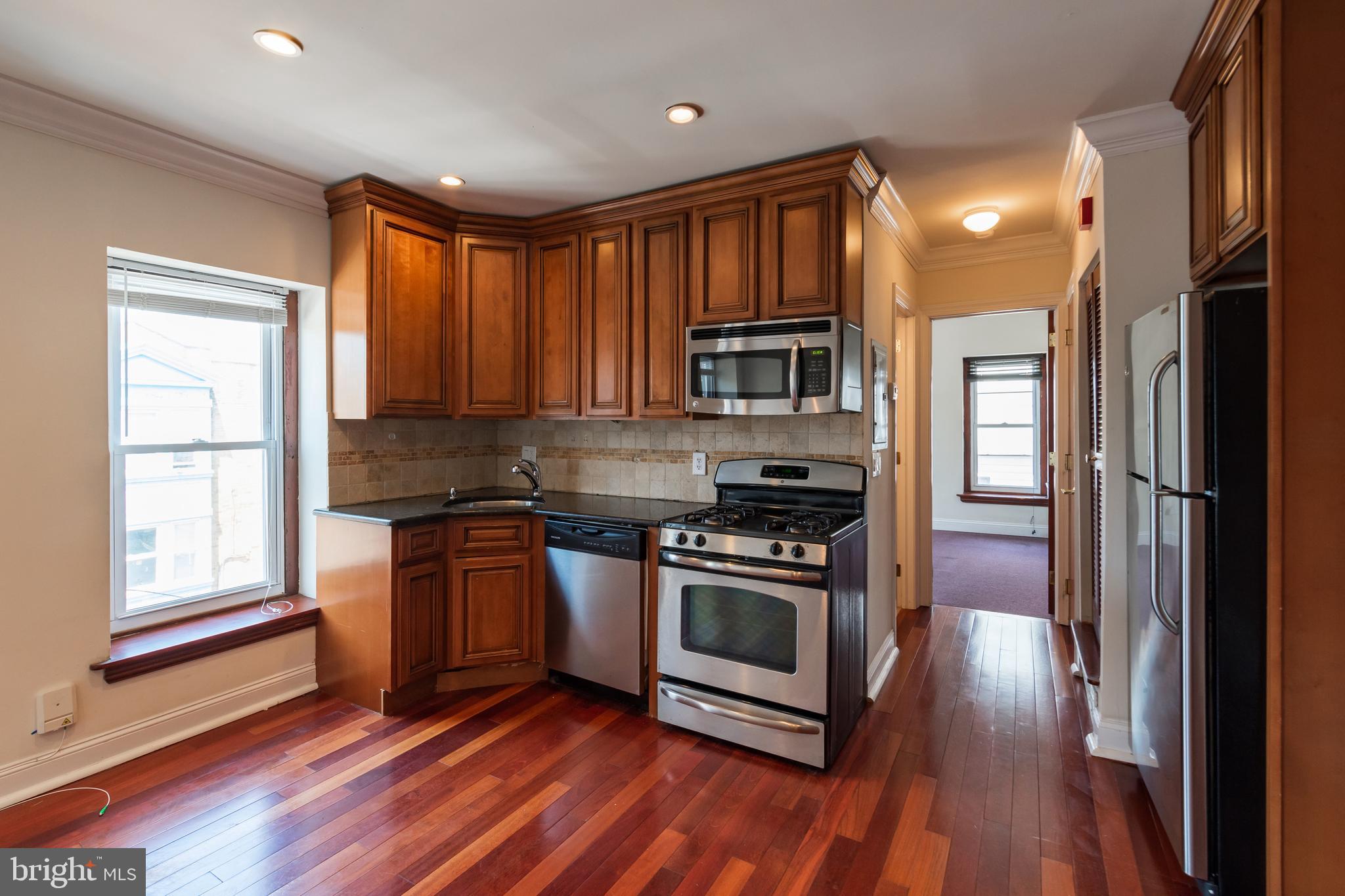 2739 W GIRARD AVE #UNIT 3R