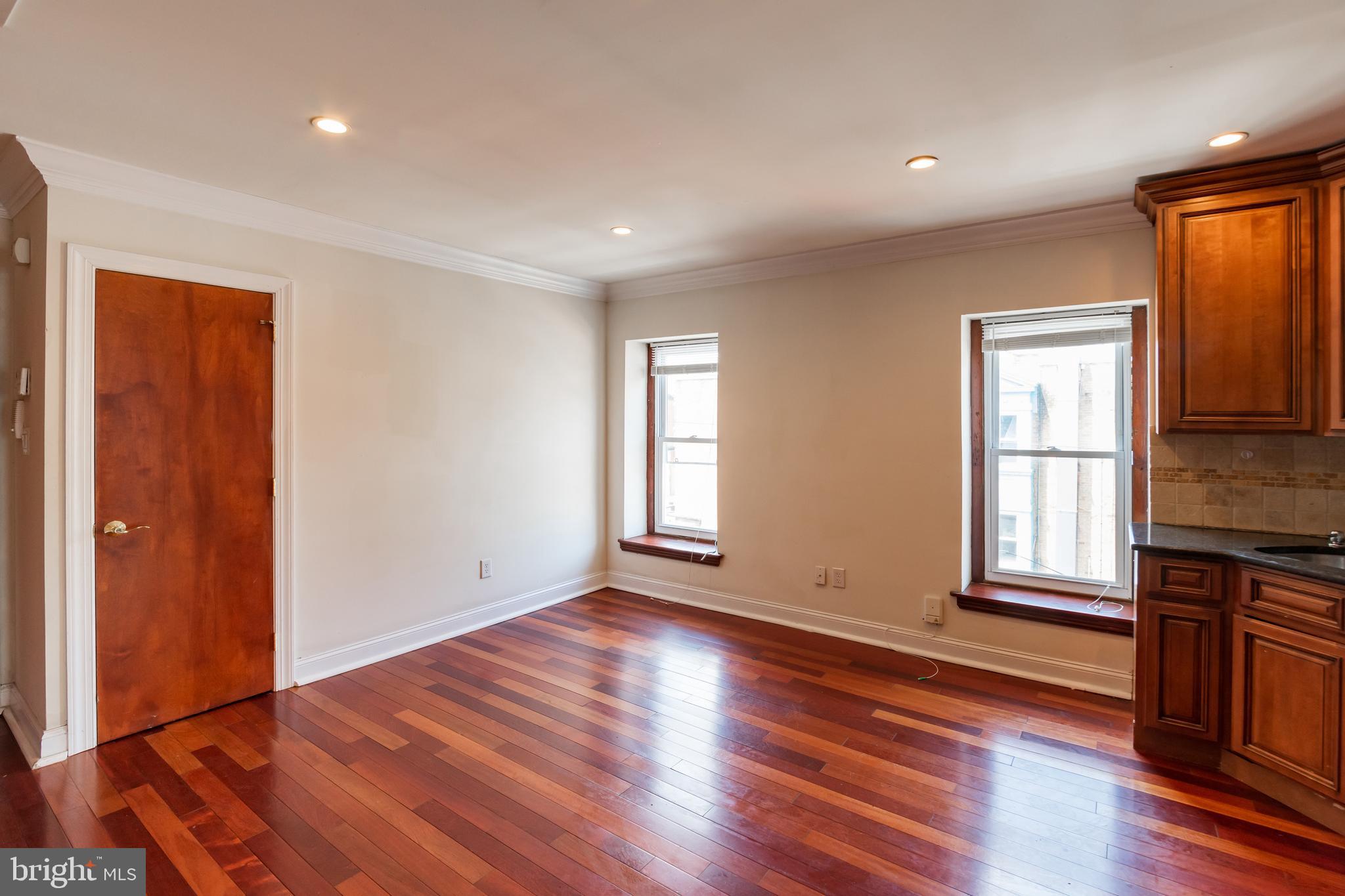2739 W GIRARD AVE #UNIT 3R