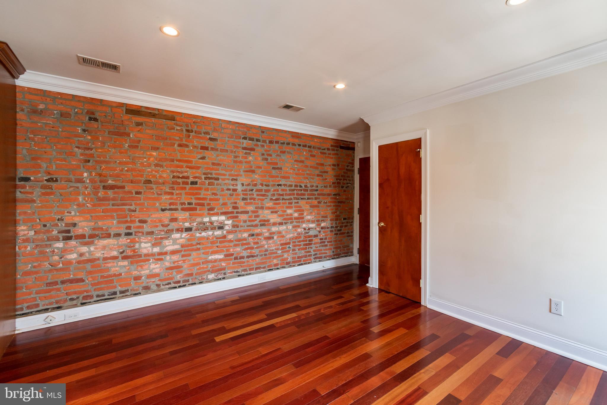 2739 W GIRARD AVE #UNIT 3R