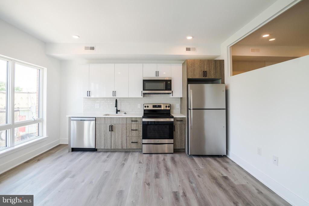 1420 POINT BREEZE AVE #UNIT 302