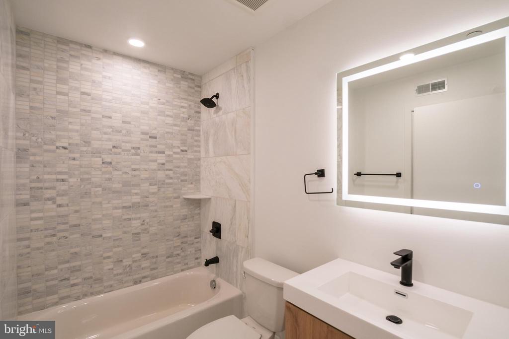1420 POINT BREEZE AVE #UNIT 302